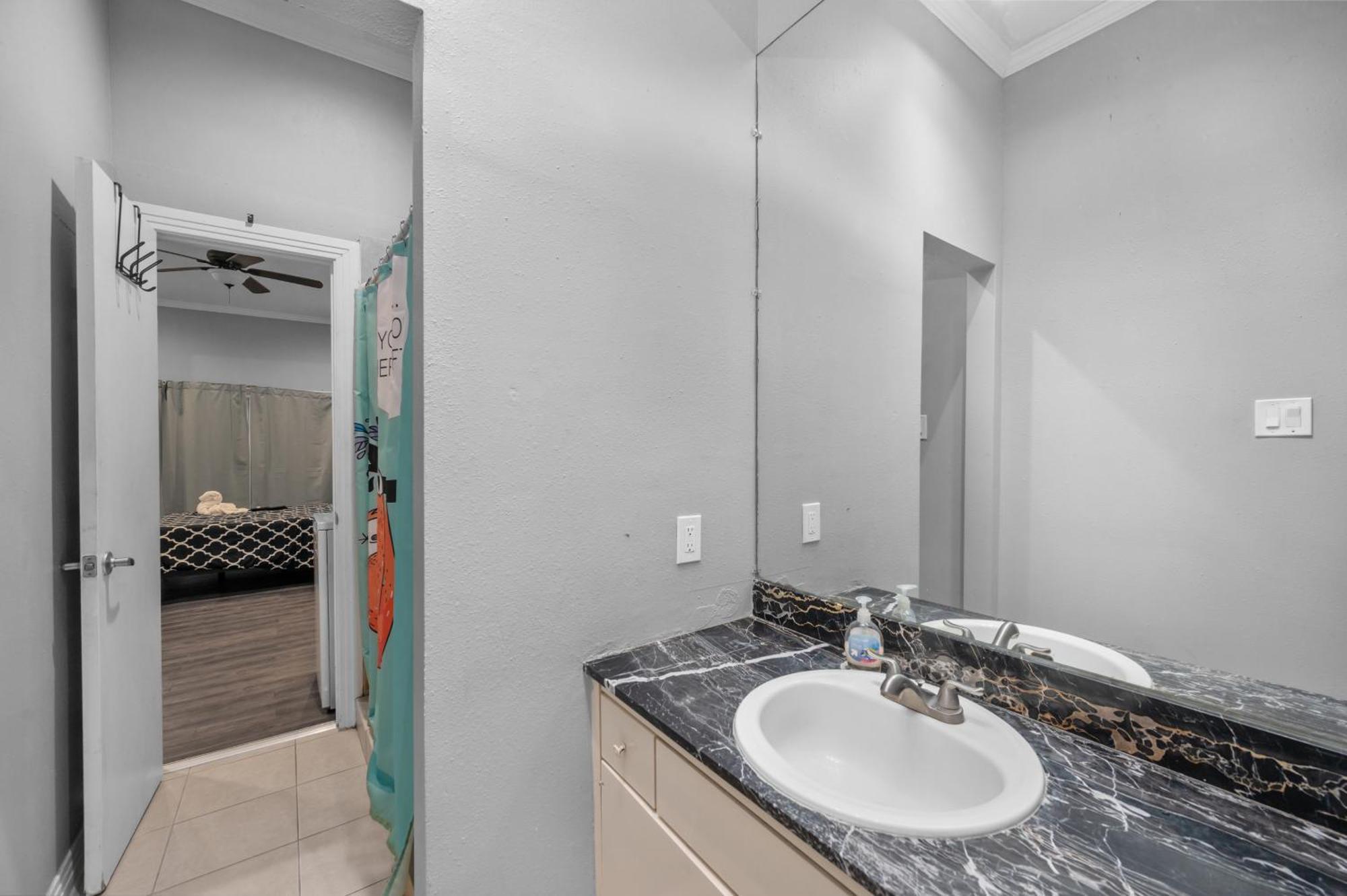 Modern & Chic Montrose Studio - Prime Location & Free Parking Houston Exterior foto